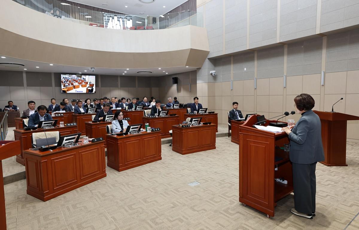 제336회 고흥군의회 임시회 제2차 본회의 첨부이미지 : 2025.5.15 제336회 고흥군의회 임시회 제2차 본회의 (11).JPG