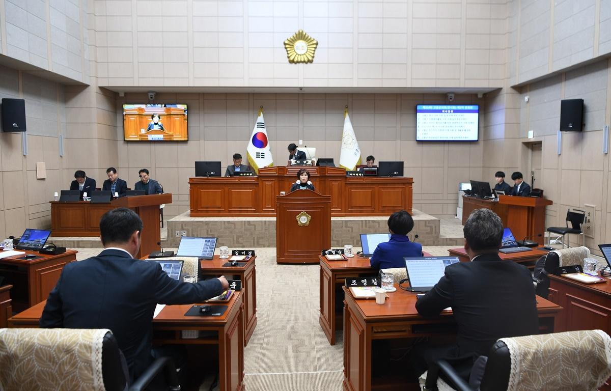 제334회 고흥군의회 임시회 제2차 본회의 첨부이미지 : 2025.3.20 제334회 임시회 제2차 본회의 (4).JPG