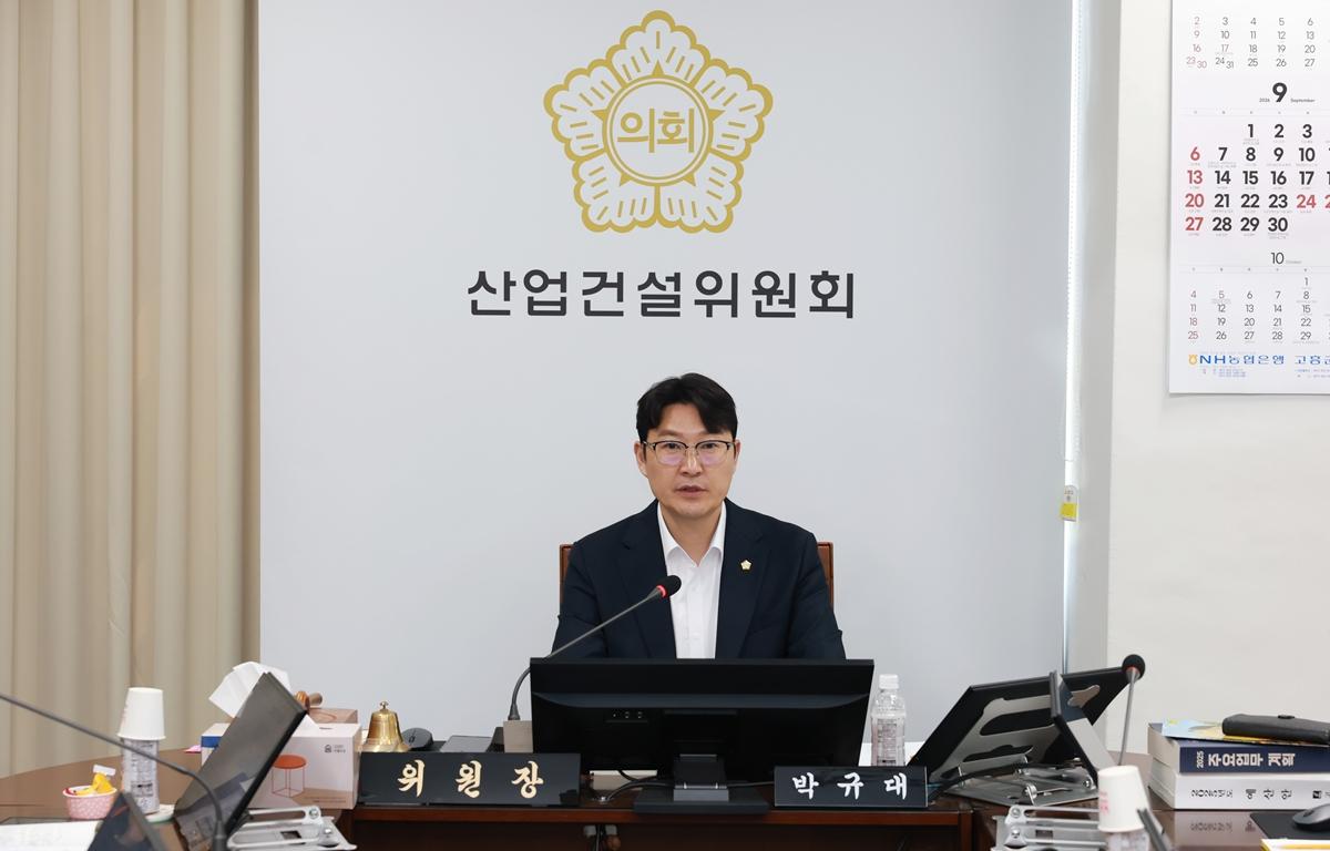 10대 2026년도 행정사무감사(산업건설위원회) 첨부이미지 : 2026. 09. 08 2026년도 행정사무감사(산업건설위원회) (1).JPG