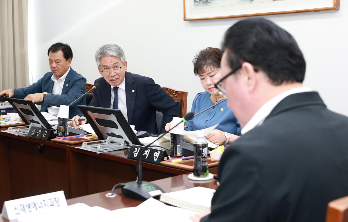 10대 2026년도 행정사무감사(산업건설위원회) 첨부이미지 : 2026. 09. 09 2026년도 행정사무감사(산업건설위원회) (14).JPG