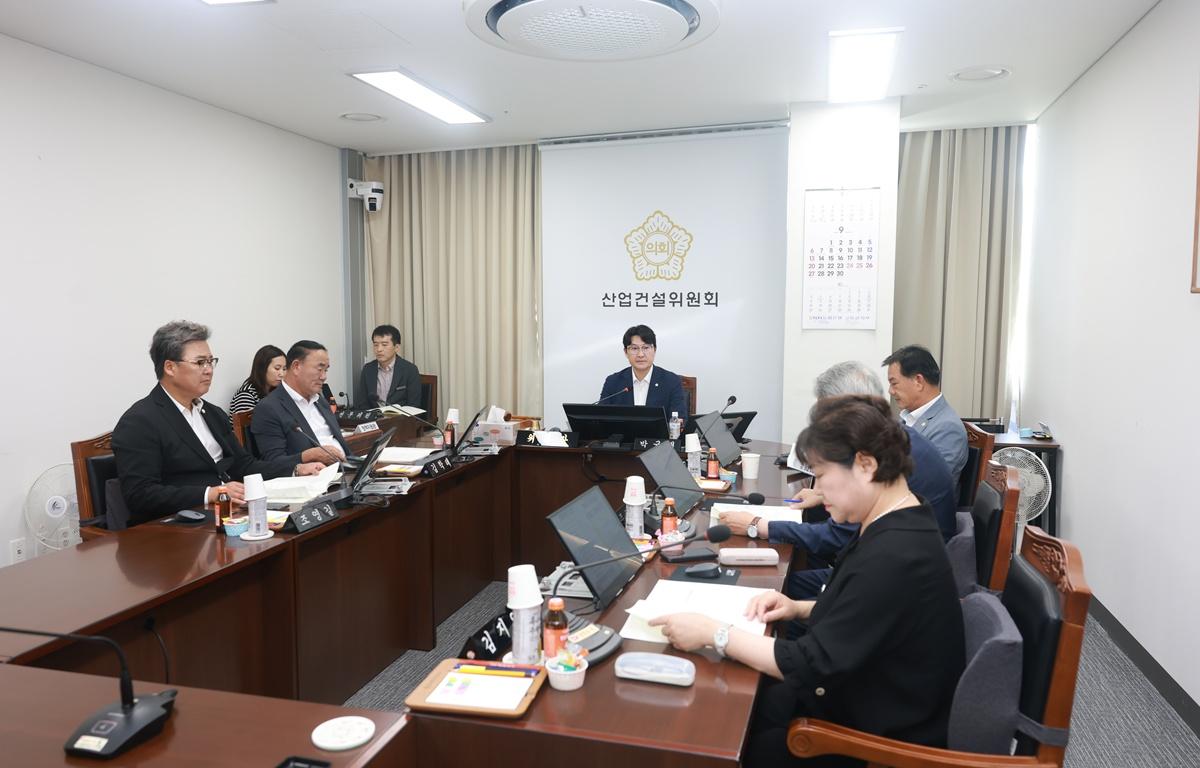 10대 제348회 고흥군의회 제1차 정례회 제1차 산업건설위원회 첨부이미지 : 2026. 09. 01 제348회 고흥군의회 제1차 정례회 제1차 산업건설위원회 (3).JPG