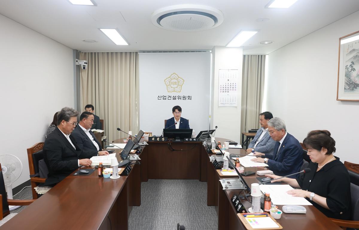 10대 제348회 고흥군의회 제1차 정례회 제1차 산업건설위원회 첨부이미지 : 2026. 09. 01 제348회 고흥군의회 제1차 정례회 제1차 산업건설위원회 (2).JPG