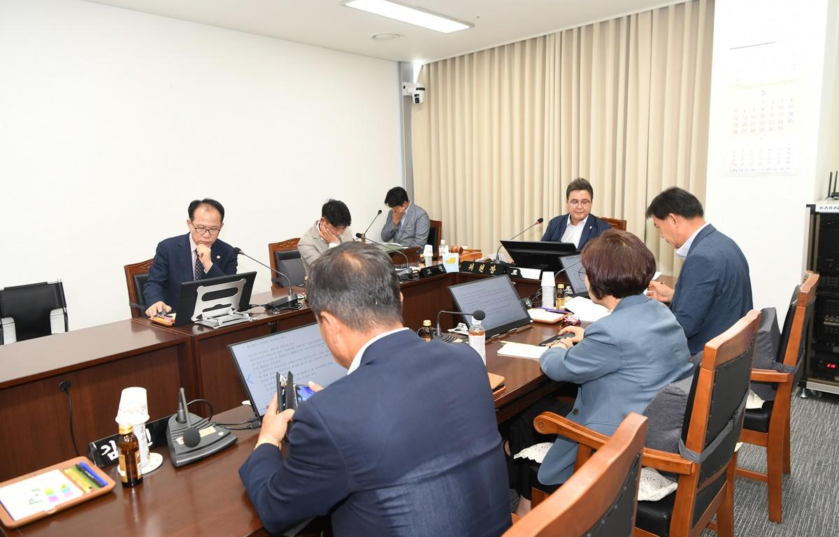 산업건설위원회 첨부이미지 : 2024.5.13 제325회 고흥군의회 임시회 제 1차 산업건설위원회 (9).JPG