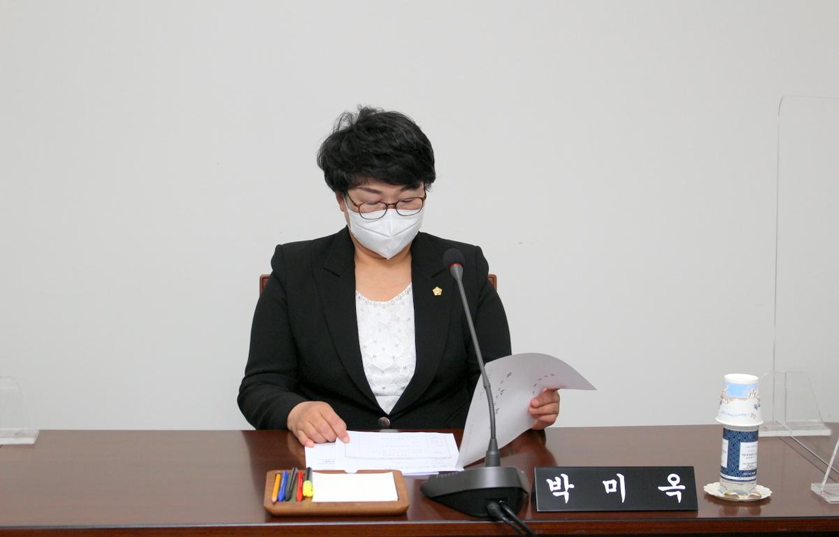 제296회 고흥군의회 임시회 제2차 의회운영위원회 첨부이미지 : 2021.04.30 의회운영위원회 (15).JPG