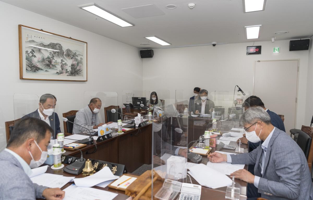 제299회 고흥군의회 임시회 산업건설위원회 의안심사 첨부이미지 : 2021.07.13 산업건설위원회 (24).JPG