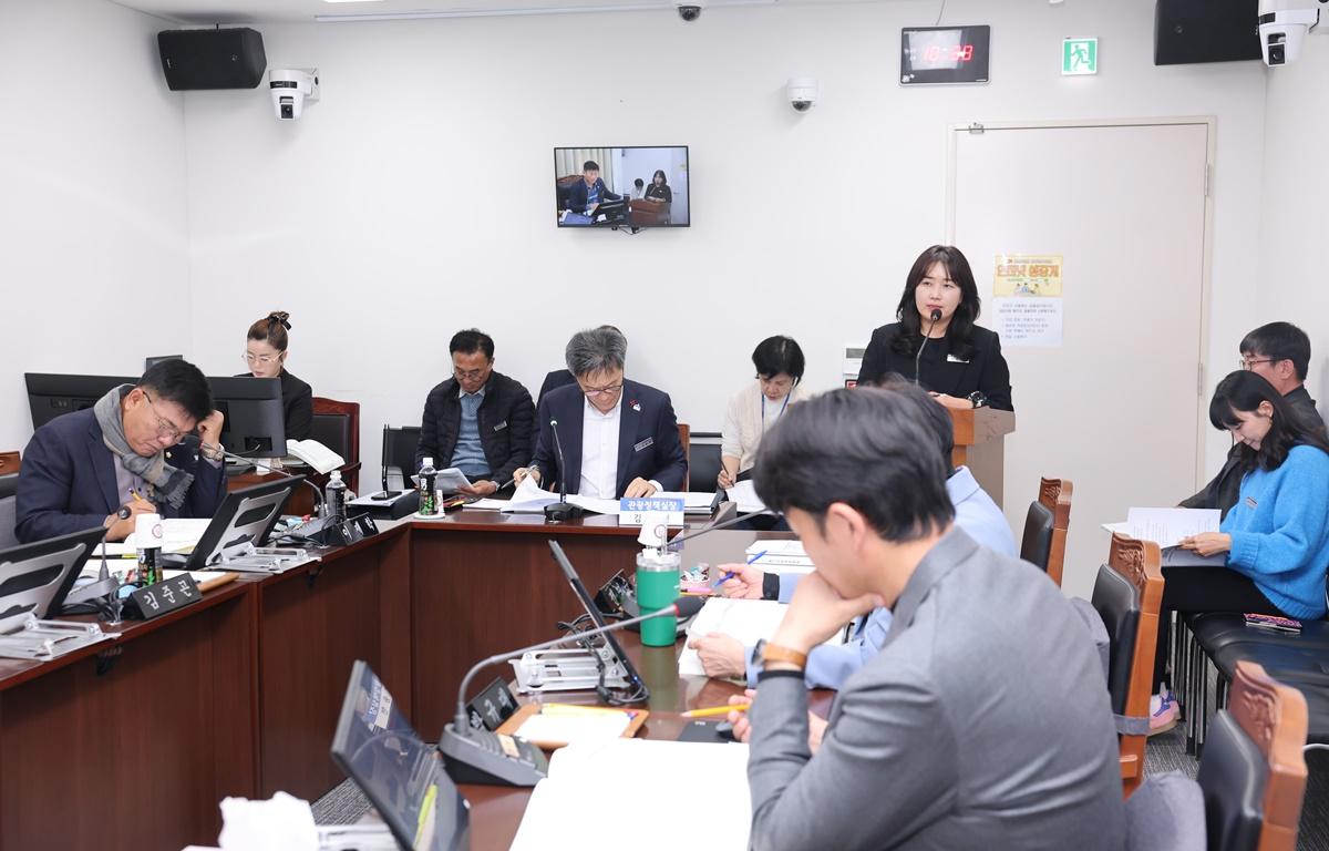 제342회 고흥군의회 제2차 정례회 제3차 산업건설위원회 첨부이미지 : 2025.12.2 고흥군의회 제2차 정례회 제3차 산업건설위원회 (4).JPG