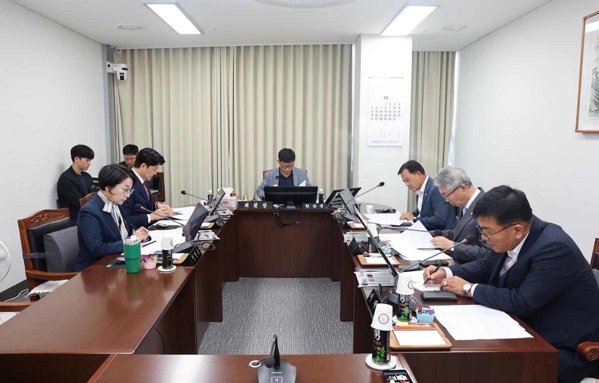 제341회 고흥군의회 임시회 제1차 산업건설위원회 첨부이미지 : 2025.10.15 제341회 고흥군의회 임시회 제1차 산업건설위원회 (23).JPG