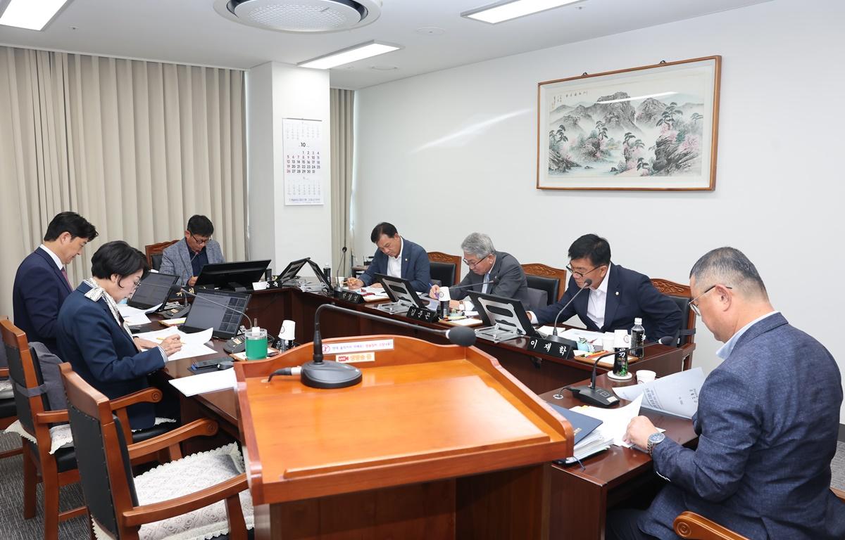 제341회 고흥군의회 임시회 제1차 산업건설위원회 첨부이미지 : 2025.10.15 제341회 고흥군의회 임시회 제1차 산업건설위원회 (36).JPG