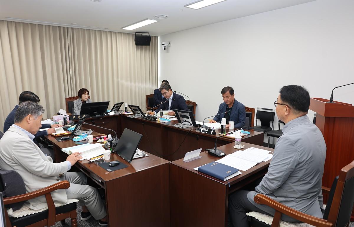 2025년 행정사무감사(행정자치위원회) 첨부이미지 : 2025.6.13 2025년 행정사무감사(행정자치위원회) (2).JPG