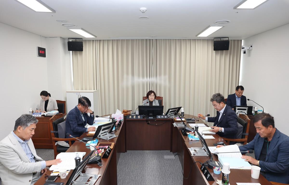 2025년 행정사무감사(행정자치위원회) 첨부이미지 : 2025.6.13 2025년 행정사무감사(행정자치위원회) (3).JPG