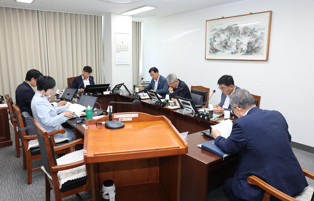 제337회 고흥군의회 제1차 정례회 제1차 산업건설위원회 첨부이미지 : 2025.6.4 제337회 고흥군의회 제1차 정례회 제1차 산업건설위원회 (4).JPG