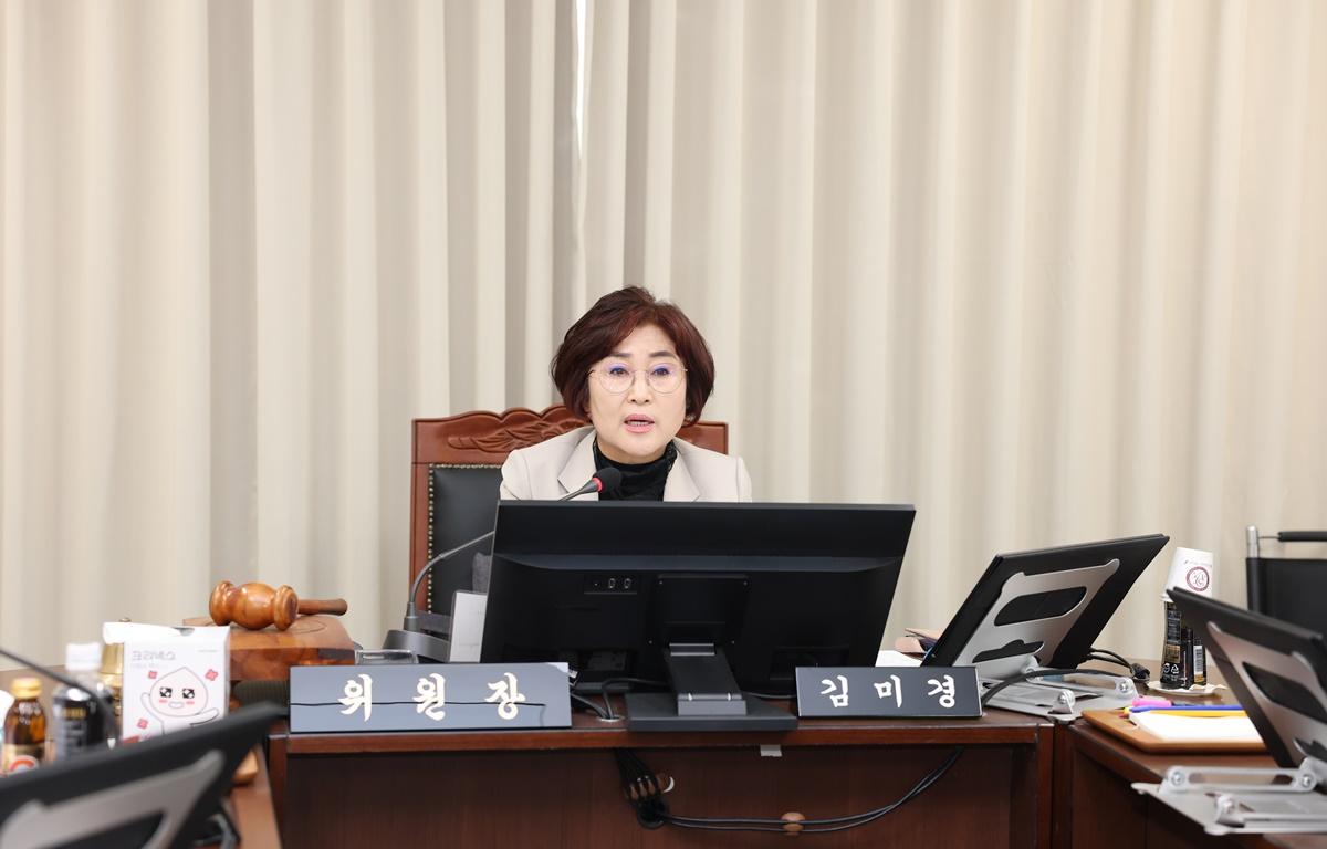 제337회 고흥군의회 제1차 정례회 제1차 행정자치위원회 첨부이미지 : 2025.6.4 제337회 고흥군의회 제1차 정례회 제1차 행정자치위원회 (1).JPG