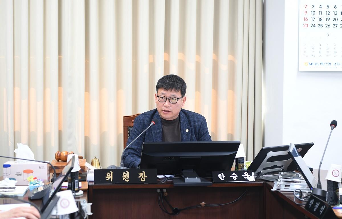 고흥군의회 산업건설위원회(추가경정 예산안 및 조례안 심의) 첨부이미지 : 2025.2.17 산업건설위원회 (4).JPG