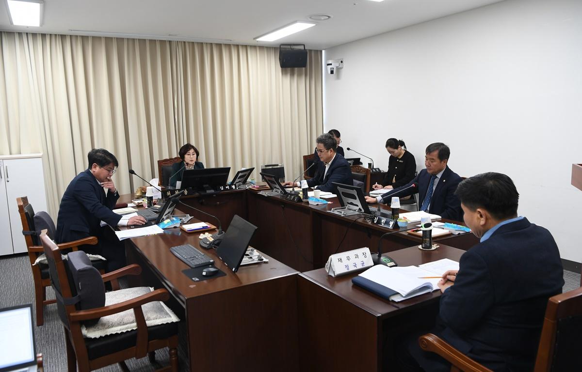 고흥군의회 행정자치위원회(추가경정 예산안 및 조례안 심의) 첨부이미지 : 2025.2.17 행정자치위원회 (4).JPG