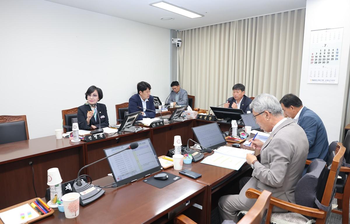 제338회 고흥군의회 임시회 제1차 산업건설위원회 첨부이미지 : 2025.7.16 제338회 고흥군의회 임시회 제1차 산업건설위원회 (4).JPG