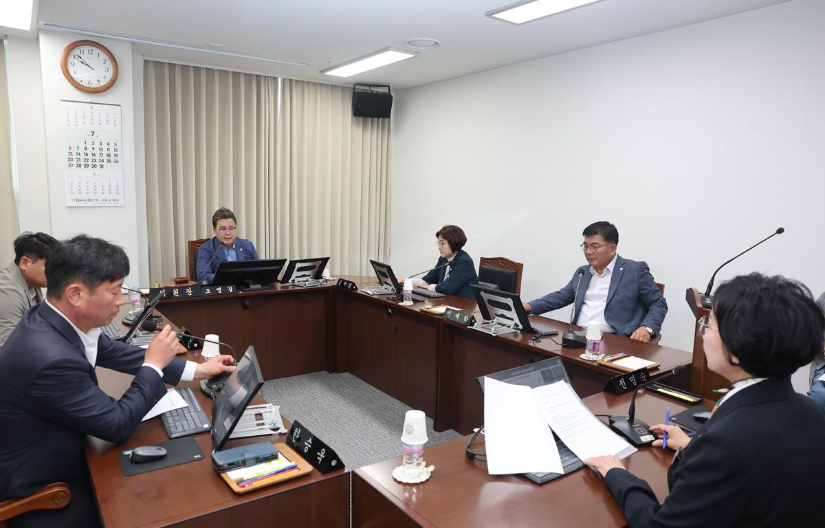 제338회 고흥군의회 임시회 제1차 의회운영위원회 첨부이미지 : 2025.7.17 제338회 고흥군의회 임시회 제1차 의회운영위원회 (3).JPG