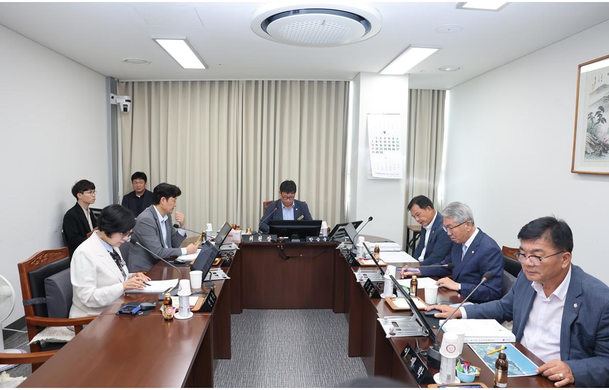 제340회 고흥군의회 임시회 제1차 산업건설위원회 첨부이미지 : 2025.9.8 제340회 고흥군의회 임시회 제1차 산업건설위원회 (7).JPG