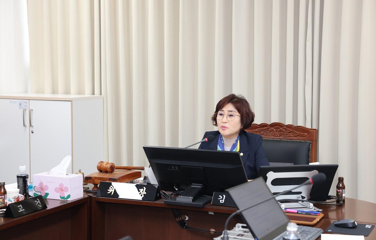 제340회 고흥군의회 임시회 제1차 행정자치위윈회 첨부이미지 : 2025.9.8 제340회 고흥군의회 임시회 제1차 행정자치위원회 (5).JPG