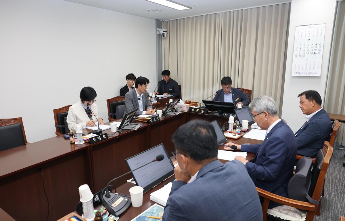 제340회 고흥군의회 임시회 제1차 산업건설위원회 첨부이미지 : 2025.9.8 제340회 고흥군의회 임시회 제1차 산업건설위원회 (8).JPG