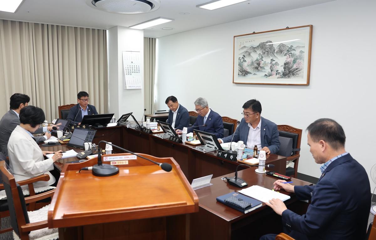 제340회 고흥군의회 임시회 제1차 산업건설위원회 첨부이미지 : 2025.9.8 제340회 고흥군의회 임시회 제1차 산업건설위원회 (6).JPG