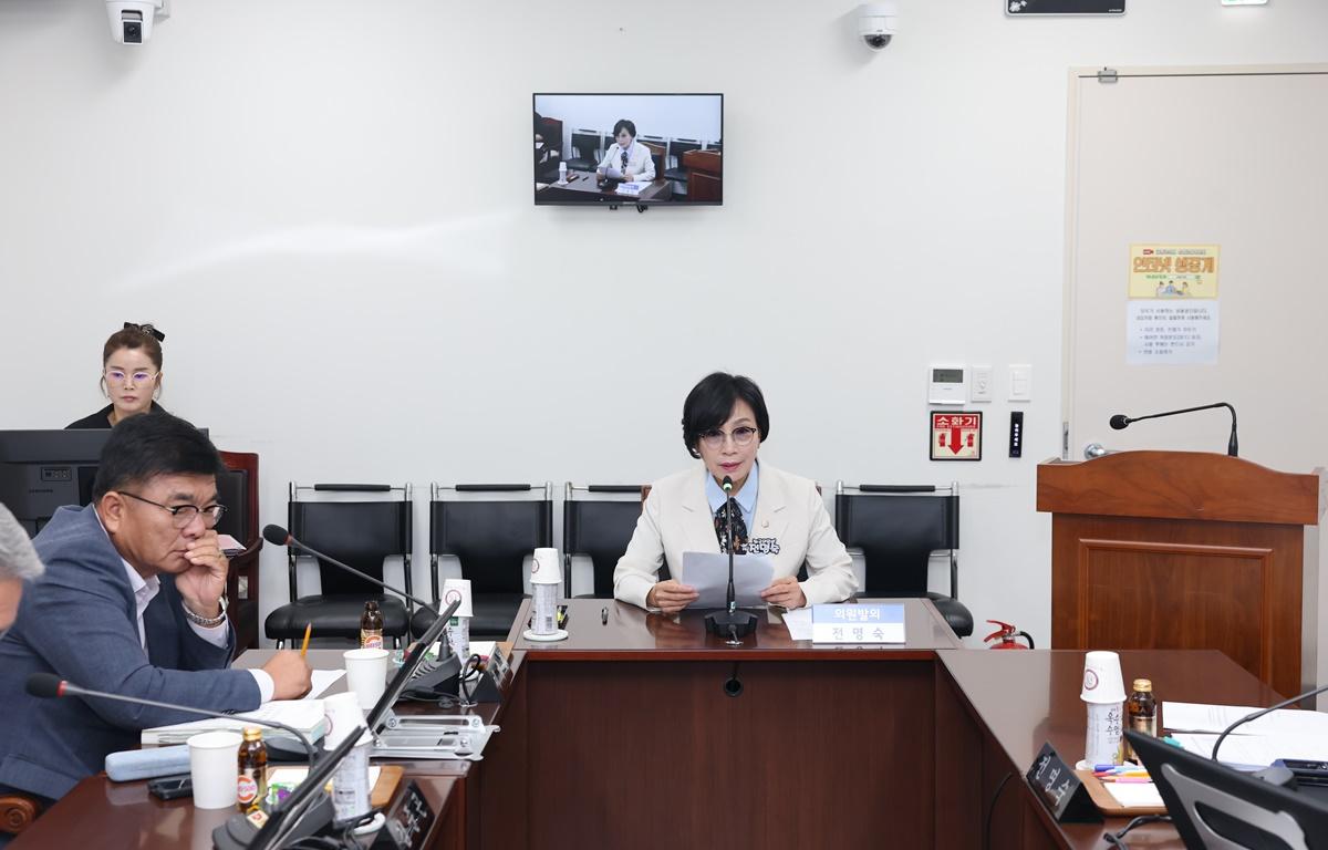 제340회 고흥군의회 임시회 제1차 산업건설위원회 첨부이미지 : 2025.9.8 제340회 고흥군의회 임시회 제1차 산업건설위원회 (5).JPG