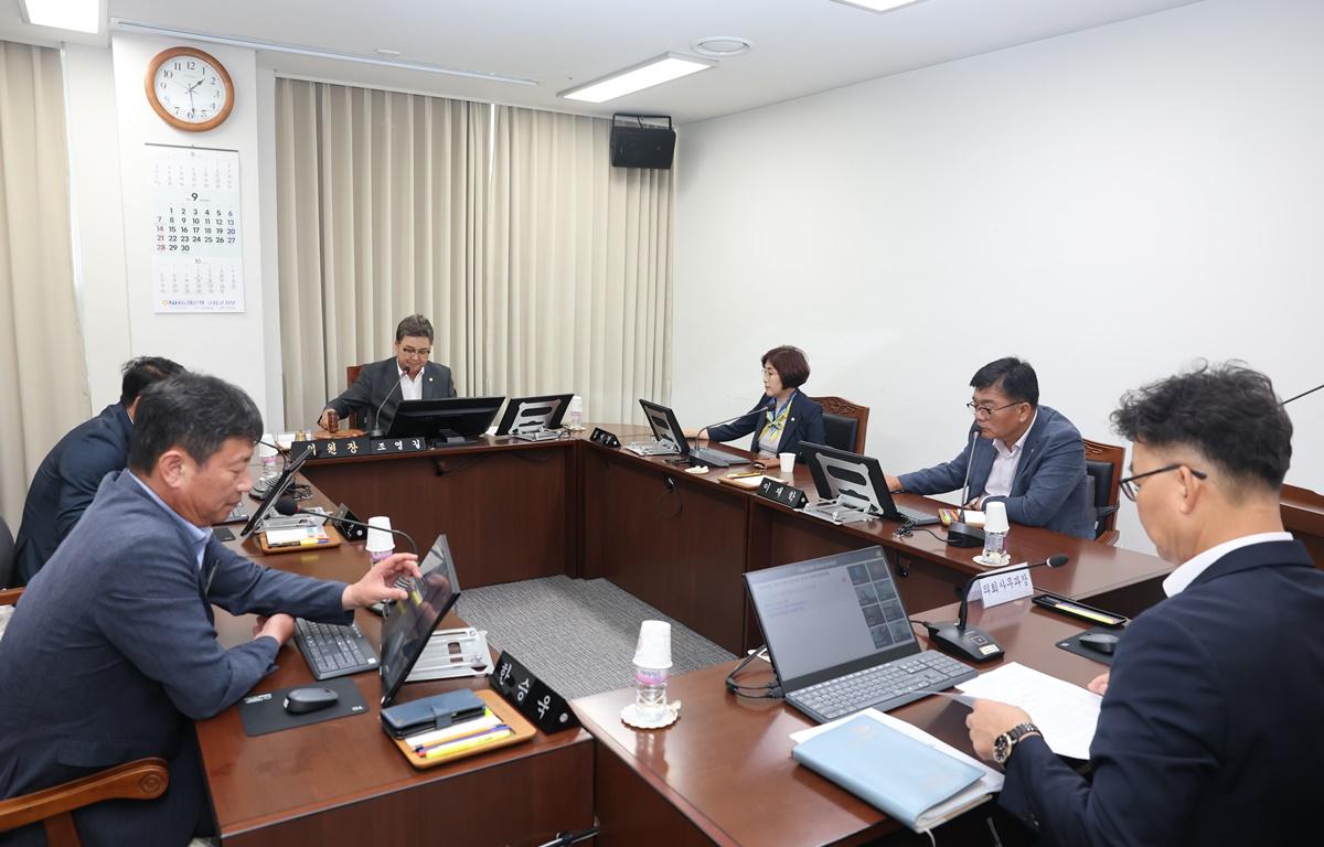 제340회 고흥군의회 임시회 제1차 운영위원회 첨부이미지 : 2025.9.8 제340회 고흥군의회 임시회 제1차 운영위원회 (4).JPG