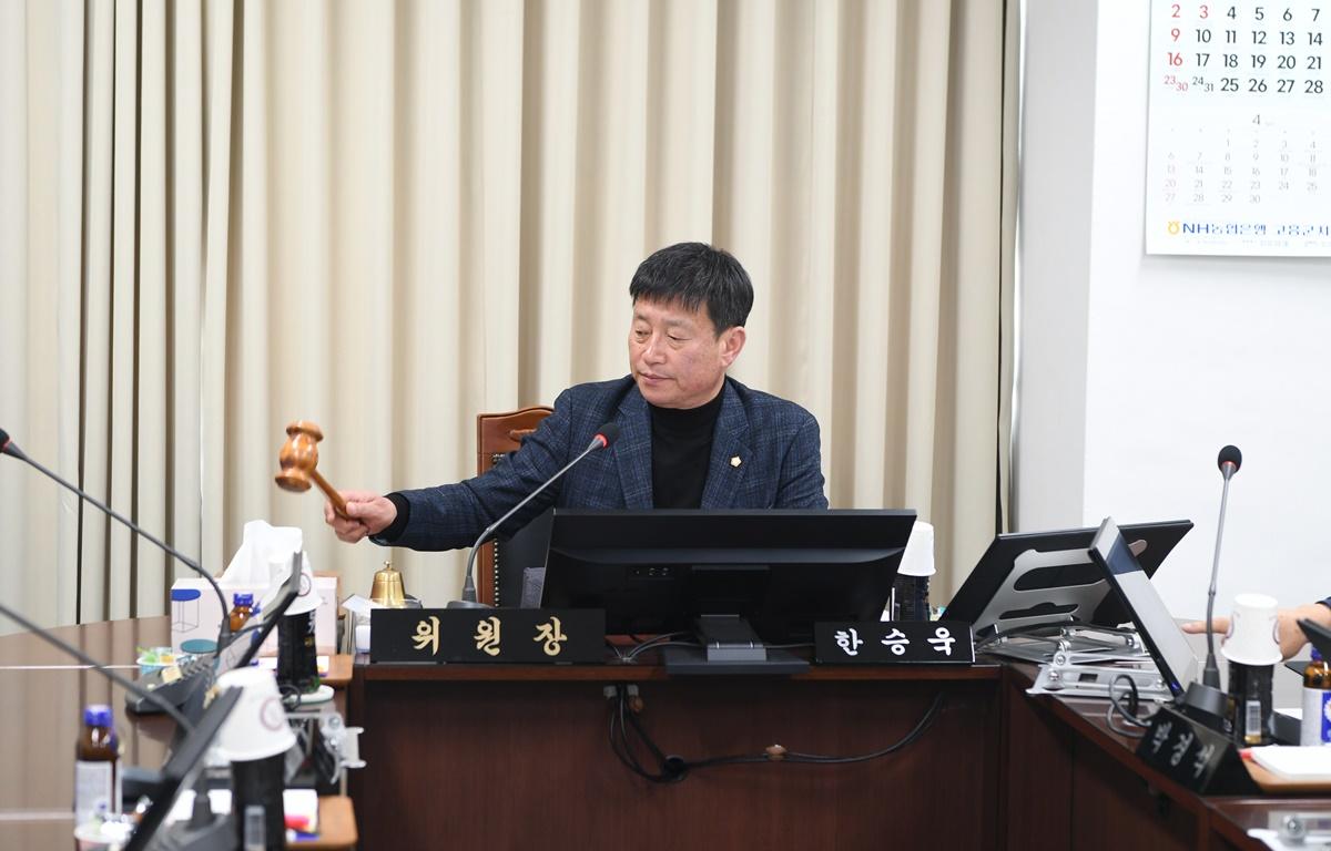 산업건설위원회(조례안 등 심의) 첨부이미지 : 2025.3.18 산업건설위원회(조례안 등 심의) (2).JPG