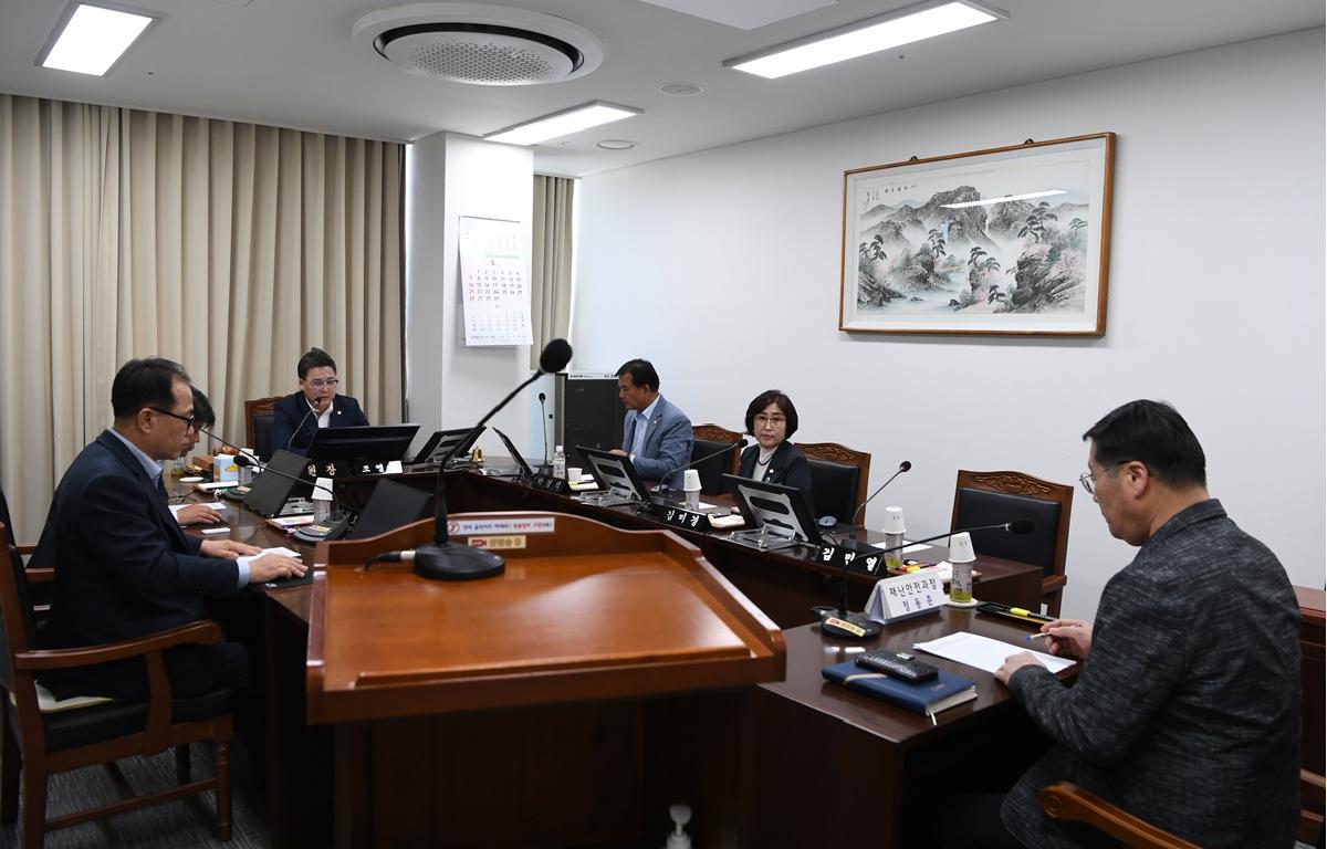 산업건설위원회 첨부이미지 : 2023.05.10 제315회 고흥군의회 임시회 산업건설위원회 조례안 심사 (7).JPG