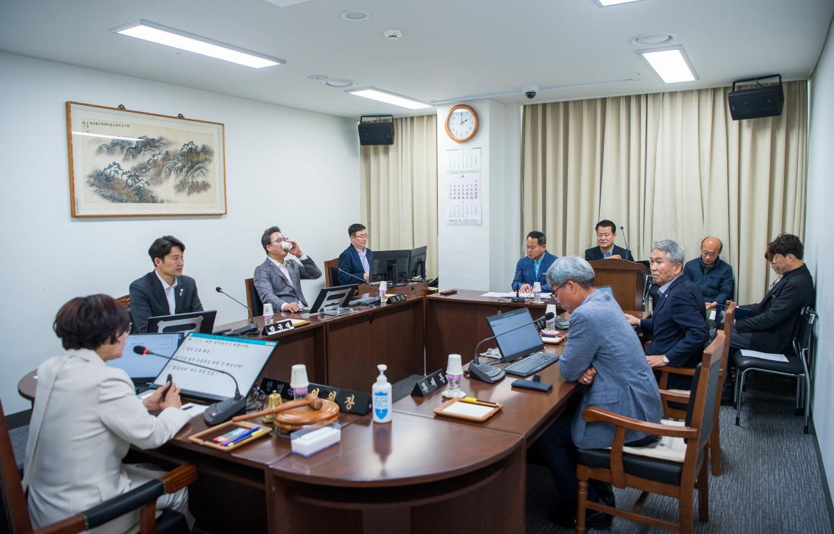 의회운영위원회 첨부이미지 : 2023.04.27 의회운영위원회 (32).jpg