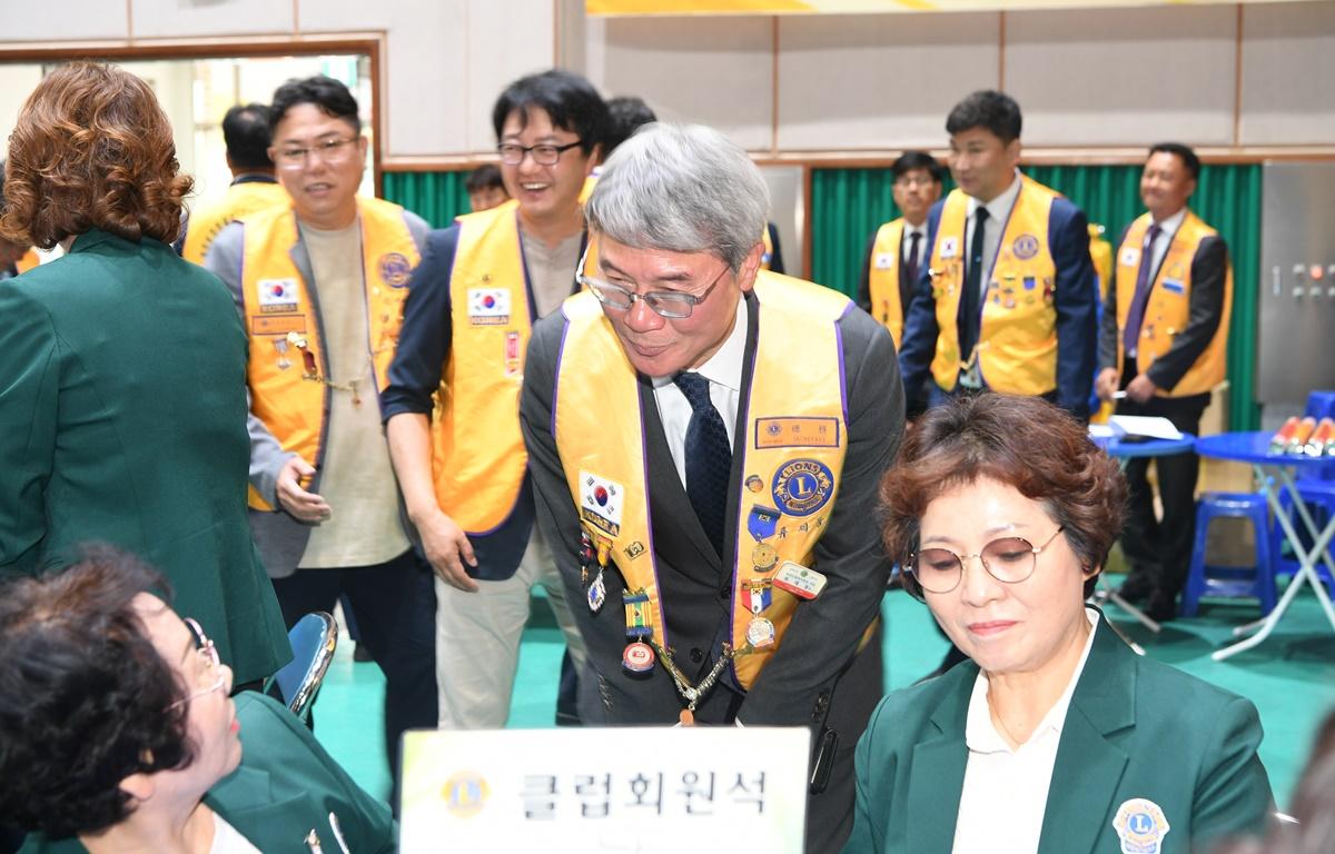 녹동 라이온스클럽 회장 이취임식 첨부이미지 : 2024.6.14 녹동 라이온스클럽 회장 이취임식 (2).JPG