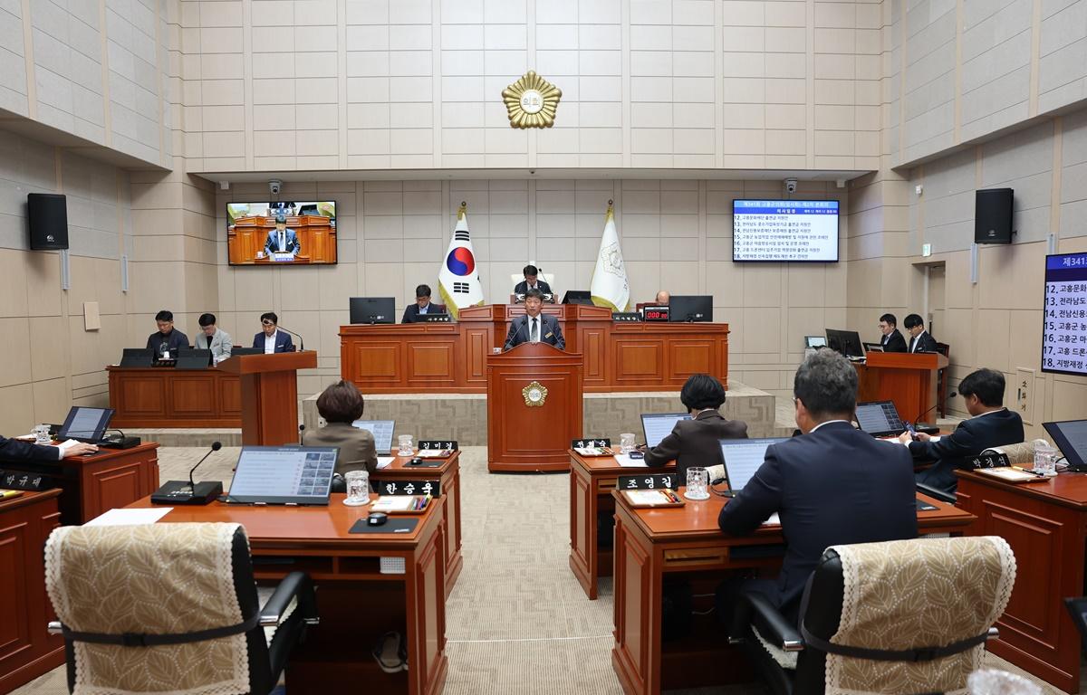 제341회 고흥군의회 임시회 제2차 본회의 첨부이미지 : 2025.10.27 제341회 고흥군의회 임시회 제2차 본회의 (18).JPG