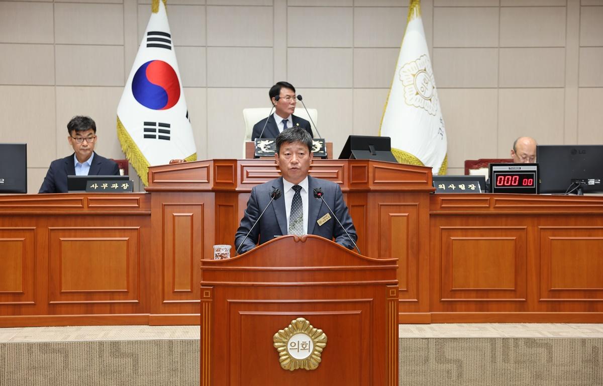 제341회 고흥군의회 임시회 제2차 본회의 첨부이미지 : 2025.10.27 제341회 고흥군의회 임시회 제2차 본회의 (17).JPG