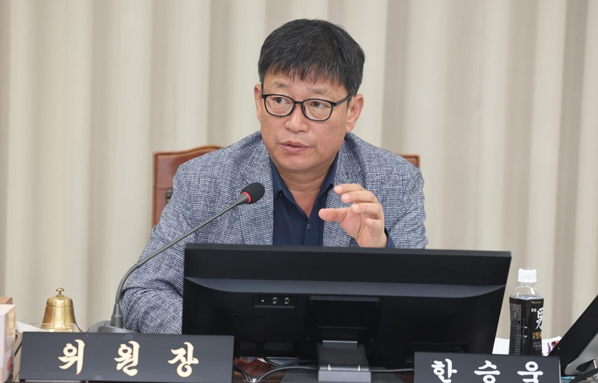 제341회 고흥군의회 임시회 제1차 산업건설위원회 첨부이미지 : 2025.10.15 제341회 고흥군의회 임시회 제1차 산업건설위원회 (27).JPG