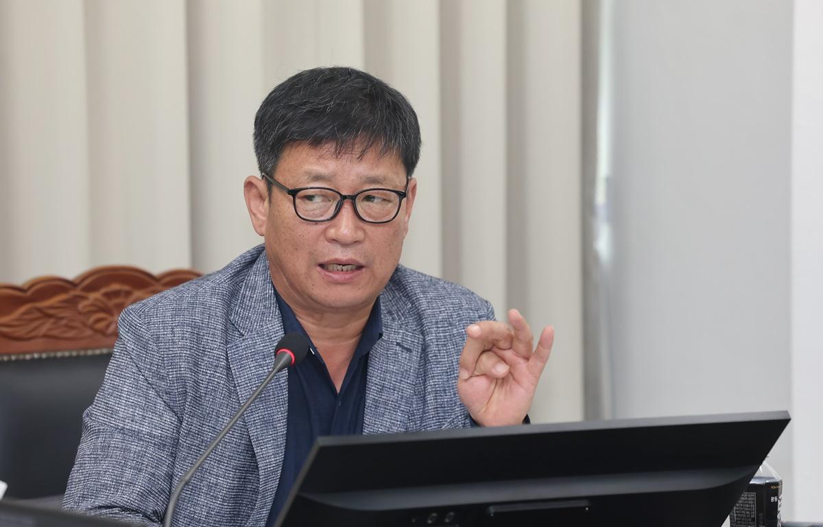 제341회 고흥군의회 임시회 제1차 산업건설위원회 첨부이미지 : 2025.10.15 제341회 고흥군의회 임시회 제1차 산업건설위원회 (35).JPG