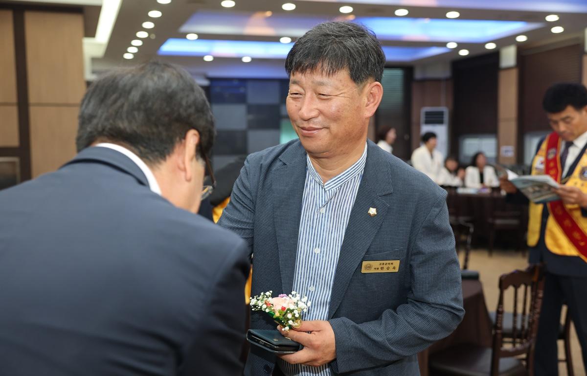 고흥 라이온스클럽 회장 이취임식 첨부이미지 : 2025.6.19 고흥 라이온스클럽 회장 이취임식 (2).JPG