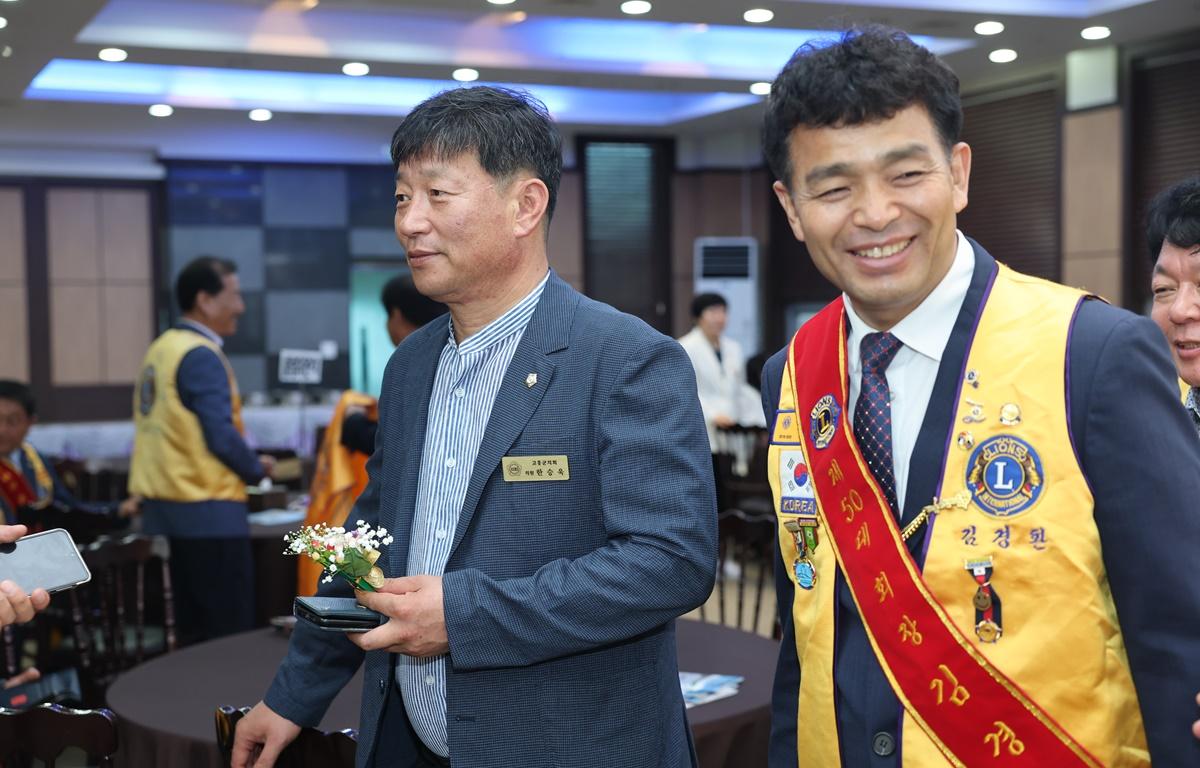 고흥 라이온스클럽 회장 이취임식 첨부이미지 : 2025.6.19 고흥 라이온스클럽 회장 이취임식 (1).JPG