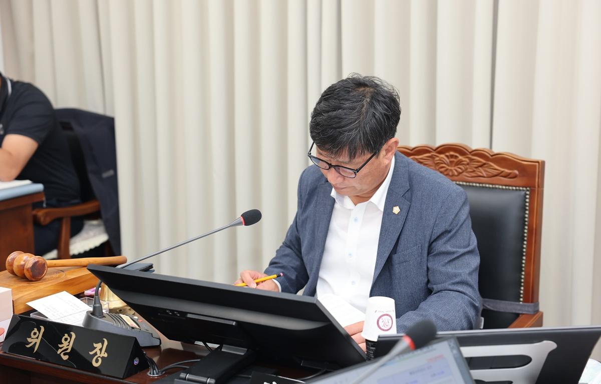 2025년 행정사무감사(산업건설위원회) 첨부이미지 : 2025.6.11 2025년 행정사무감사(산업건설위원회) (27).JPG