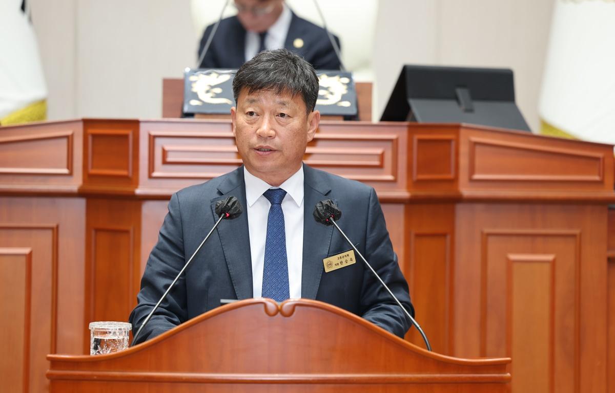 제335회 고흥군의회 임시회 제2차 본회의 첨부이미지 : 2025.4.22 제335회 고흥군의회 임시회 제2차 본회의 (7).JPG