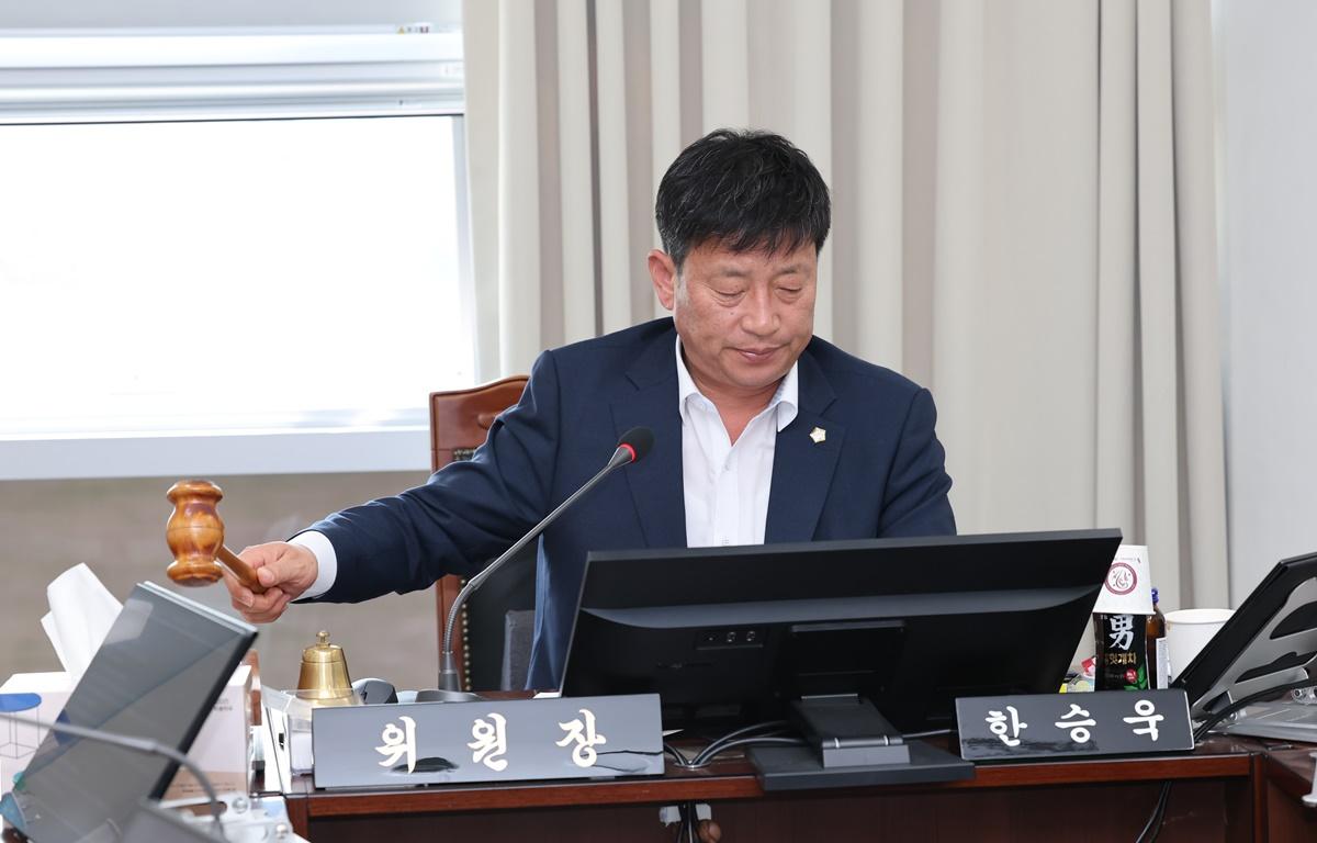 제335회 고흥군의회 임시회 제3차 산업건설위원회 첨부이미지 : 2025.4.16 제335회 고흥군의회 임시회 제3차 산업건설위원회 (21).JPG