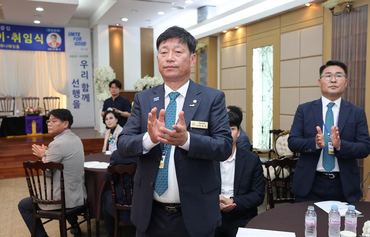 고흥 로타리클럽 회장 이취임식 첨부이미지 : 2025.6.20 고흥 로타리클럽 회장 이취임식 (4).JPG