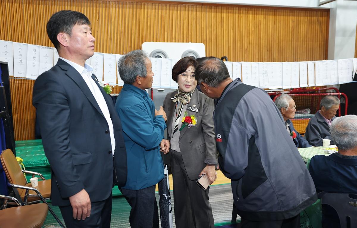 두원면 어르신 경로 위안잔치 첨부이미지 : 2025.5.9 두원면 어르신 경로 위안잔치 (4).JPG