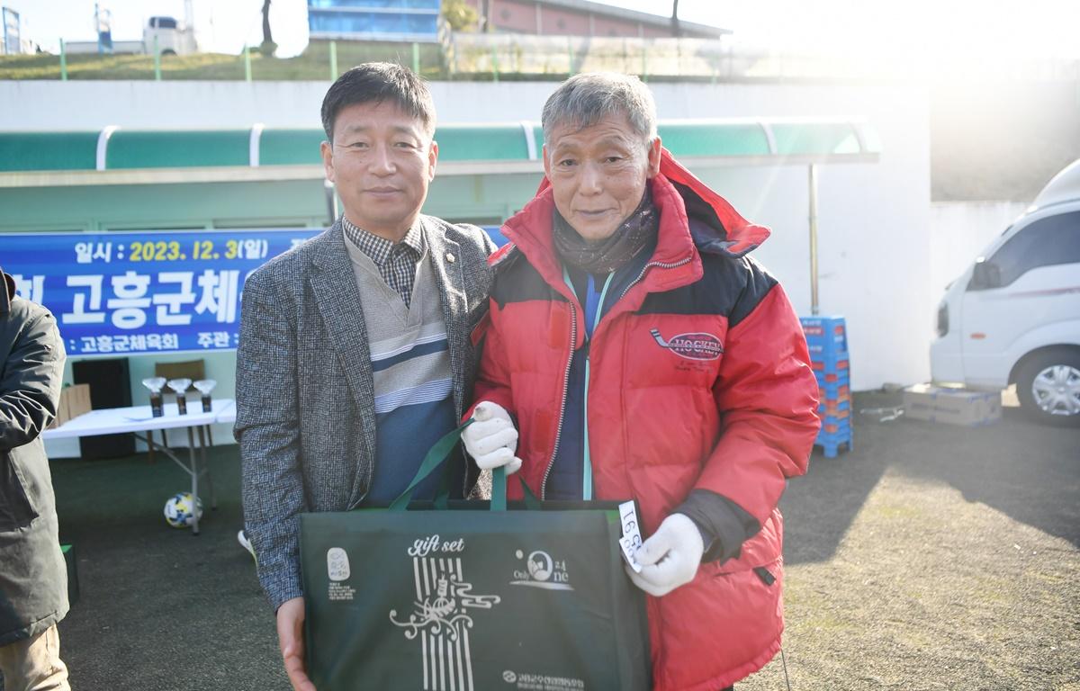 제17회 고흥군 체육인 한마음 축구대회 첨부이미지 : 2023.12.03 제17회 고흥군 체육인 한마음 축구대회 (7).JPG