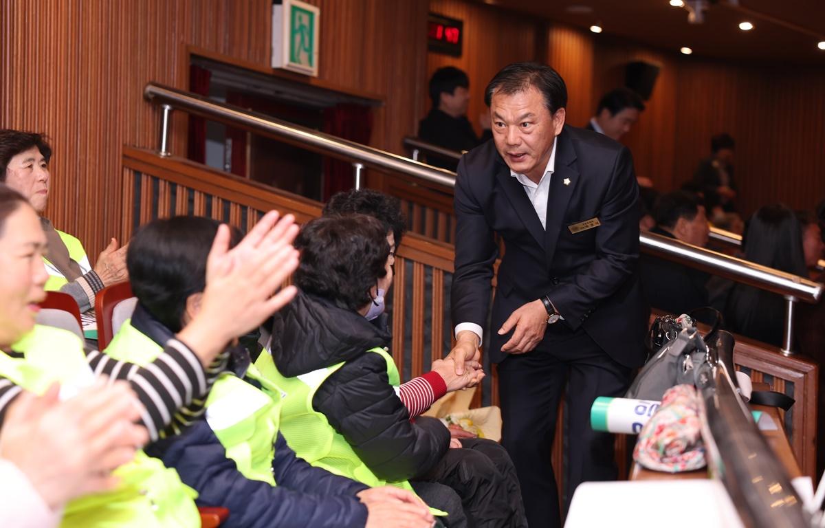 2026년 노인일자리 및 사회활동지원 사업 통합발대식 첨부이미지 : 2026.1.16 2026년 노인일자리 및 사회활동지원 사업 통합발대식(12).JPG