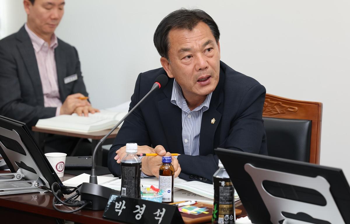 제335회 고흥군의회 임시회 제3차 산업건설위원회 첨부이미지 : 2025.4.16 제335회 고흥군의회 임시회 제3차 산업건설위원회 (3).JPG