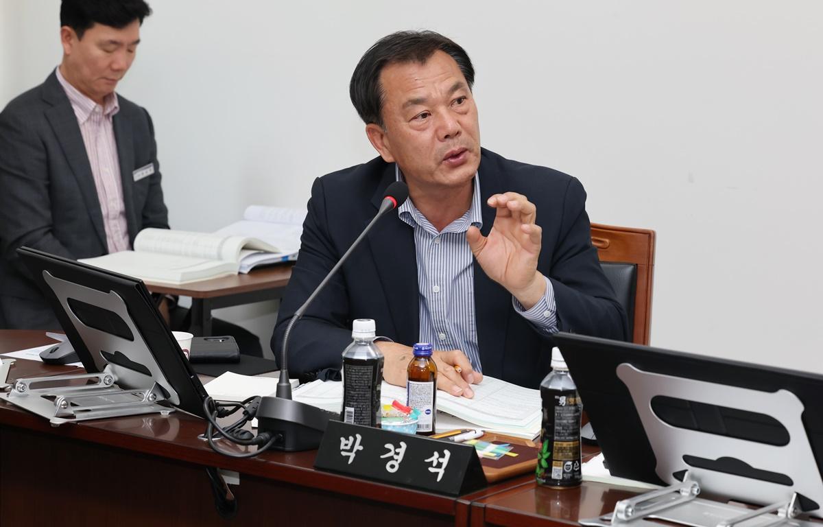 제335회 고흥군의회 임시회 제3차 산업건설위원회 첨부이미지 : 2025.4.16 제335회 고흥군의회 임시회 제3차 산업건설위원회 (5).JPG