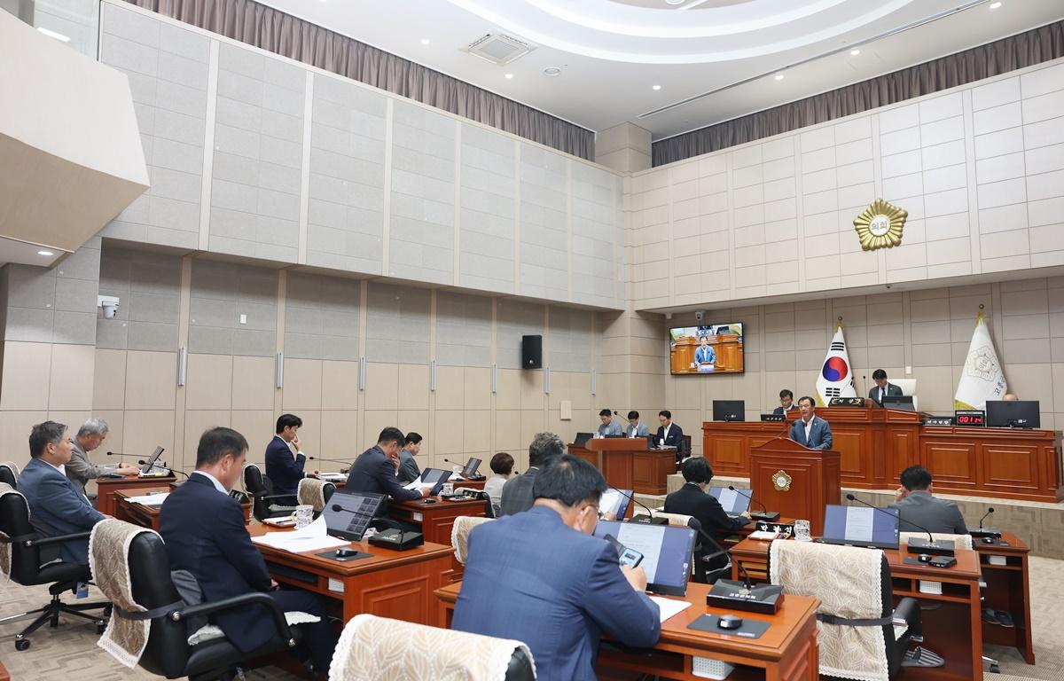 제338회 고흥군의회 임시회 제1차 본회의 첨부이미지 : 2025.7.16 제338회 고흥군의회 임시회 제1차 본회의 (6).JPG