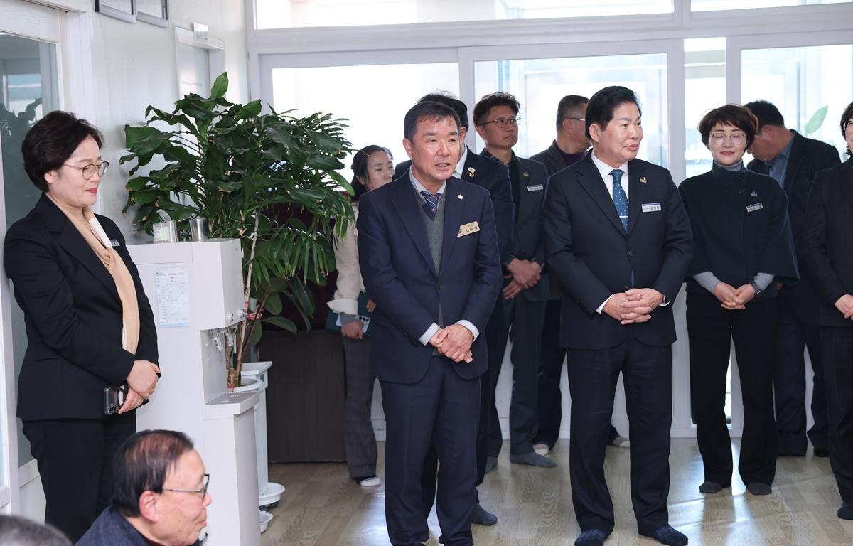 2026 군민과의 지역발전 토론회(과역면) 첨부이미지 : 2026.1.27 2026 군민과의 지역발전 토론회(과역면) (2).JPG