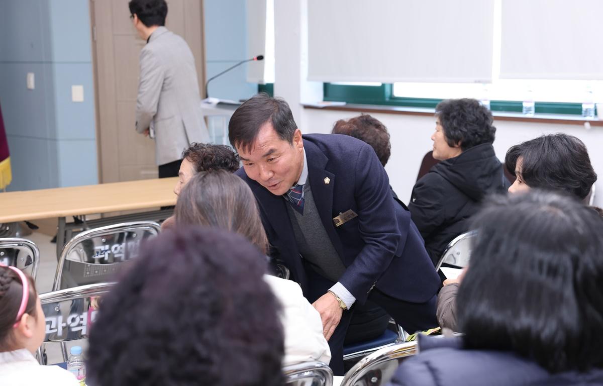 2026 군민과의 지역발전 토론회(과역면) 첨부이미지 : 2026.1.27 2026 군민과의 지역발전 토론회(과역면) (3).JPG