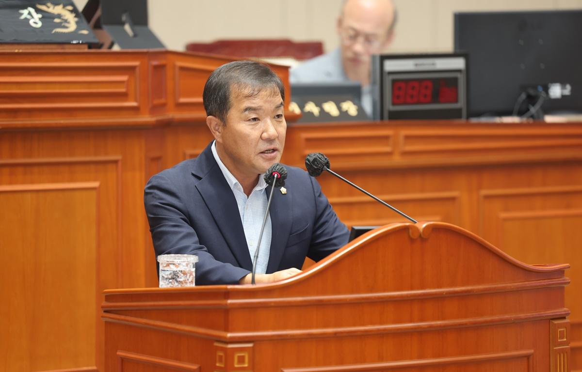 제340회 고흥군의회 임시회 제2차 본회의 첨부이미지 : 2025.9.16 제340회 고흥군의회 제2차 본회의 (5).JPG