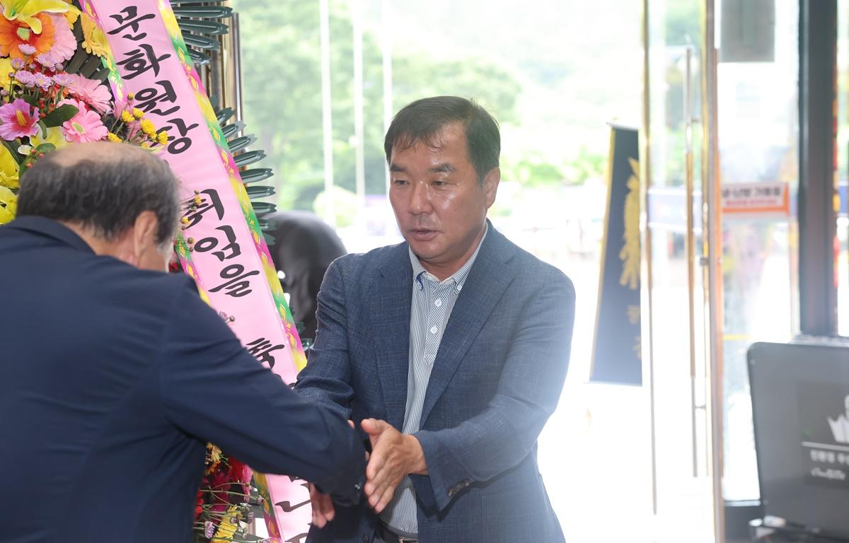 2025년 제11대 제12대 고흥 문화원장 이취임식 첨부이미지 : 2025.7.17 2025년 제11대 제12대 고흥 문화원장 이취임식 (1).JPG